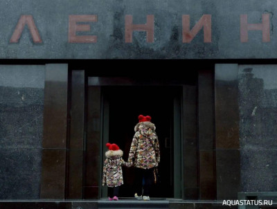 Зачем в мавзолее хранят труп Ленина?