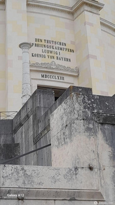 Кельхайм и Монумент Бефрайунгсхалле