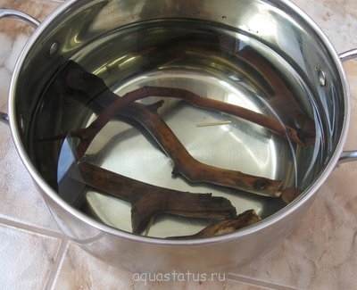 Коряга в аквариуме